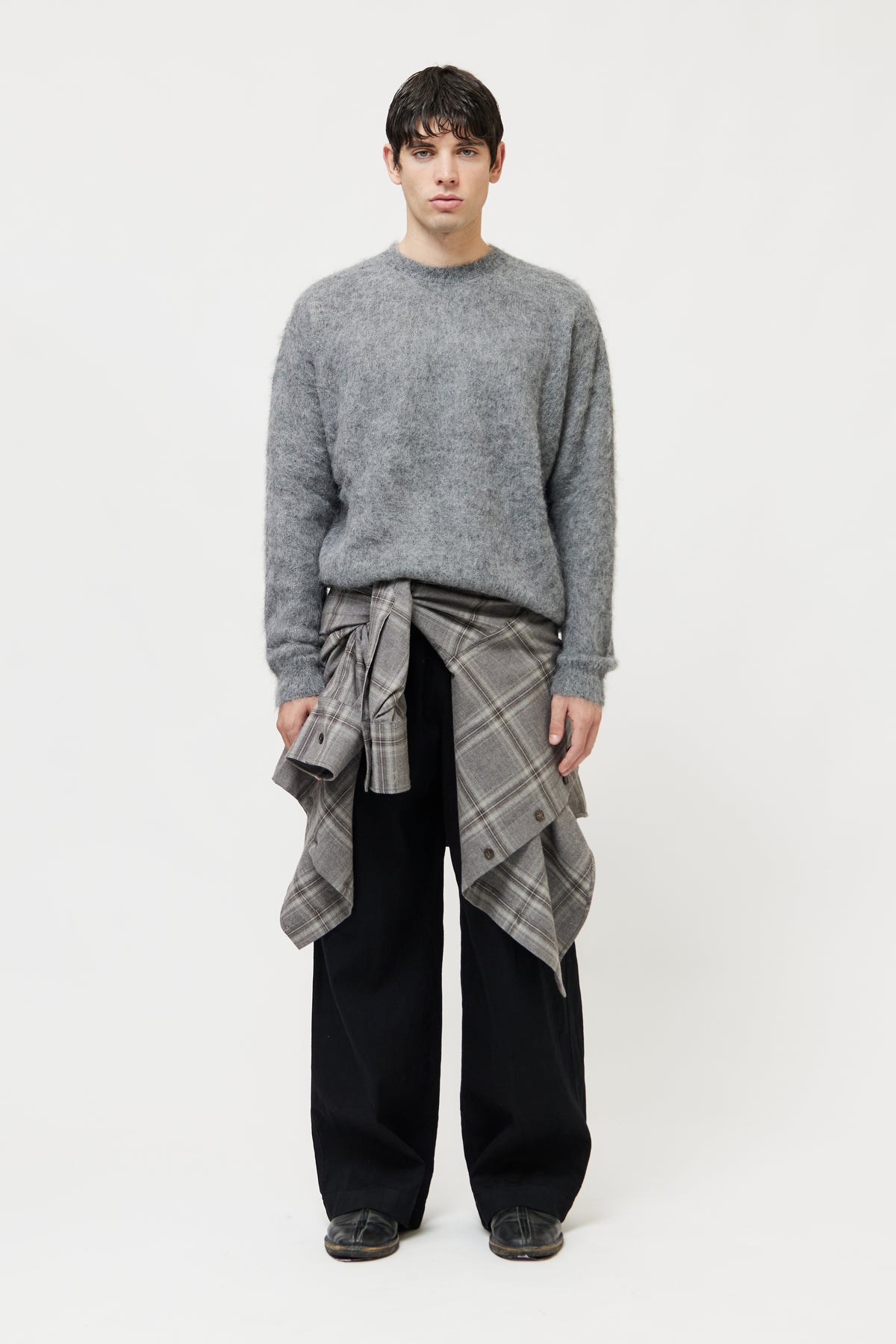 ROUNDNECK GREY
