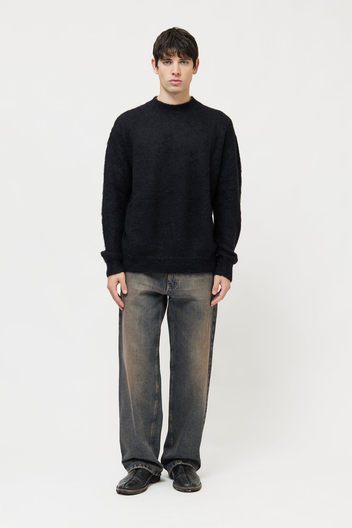 ROUNDNECK BLACK
