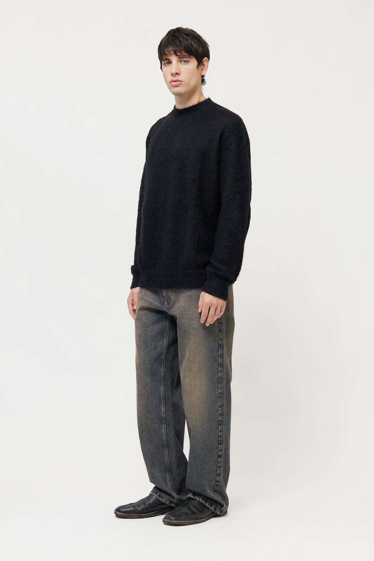 ROUNDNECK BLACK