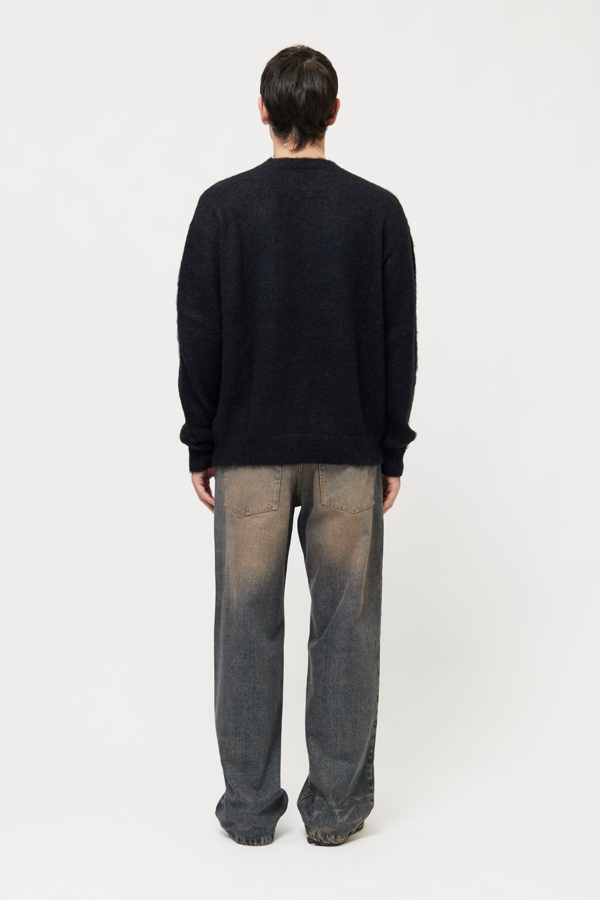 ROUNDNECK BLACK