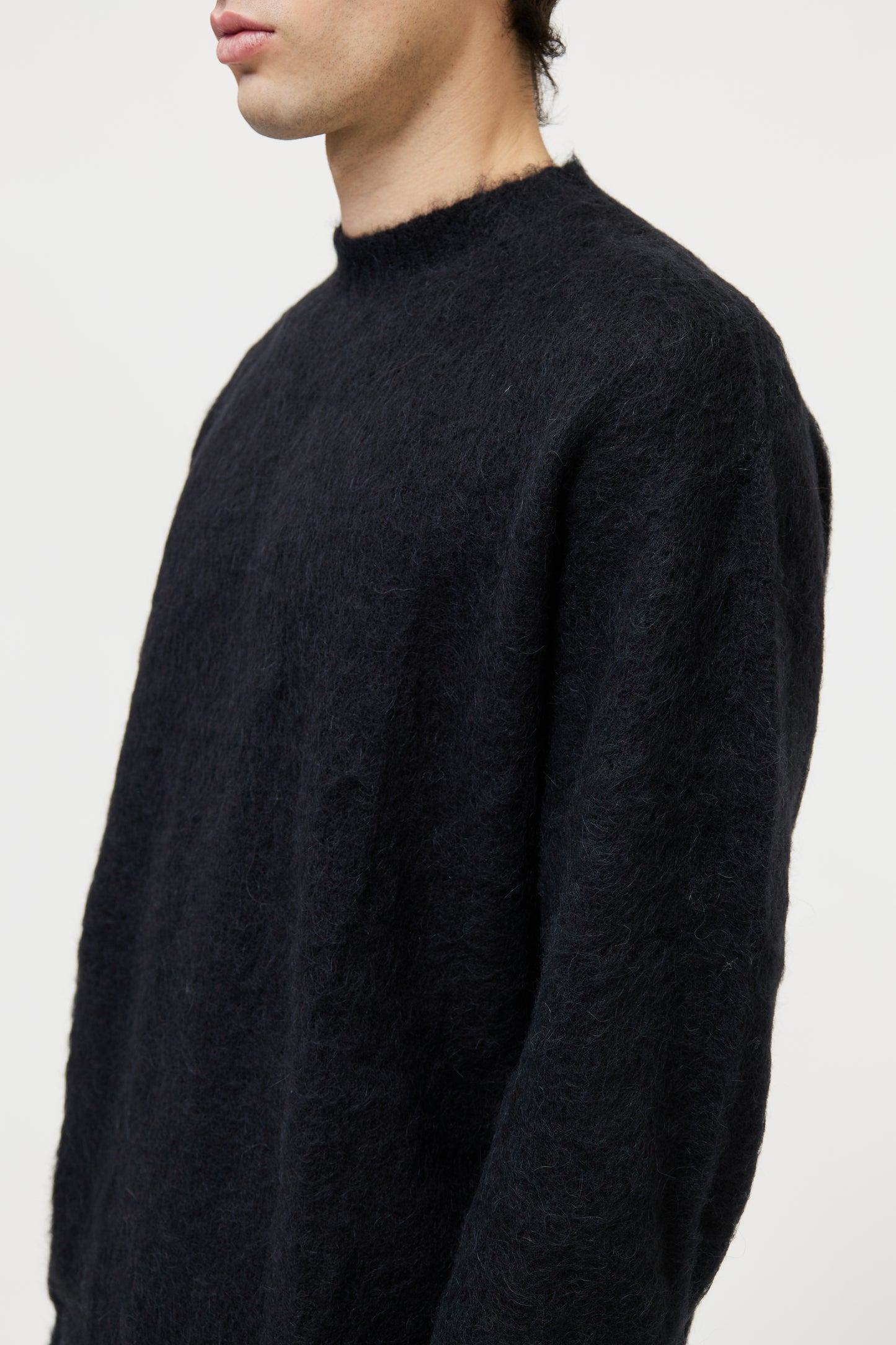 ROUNDNECK BLACK