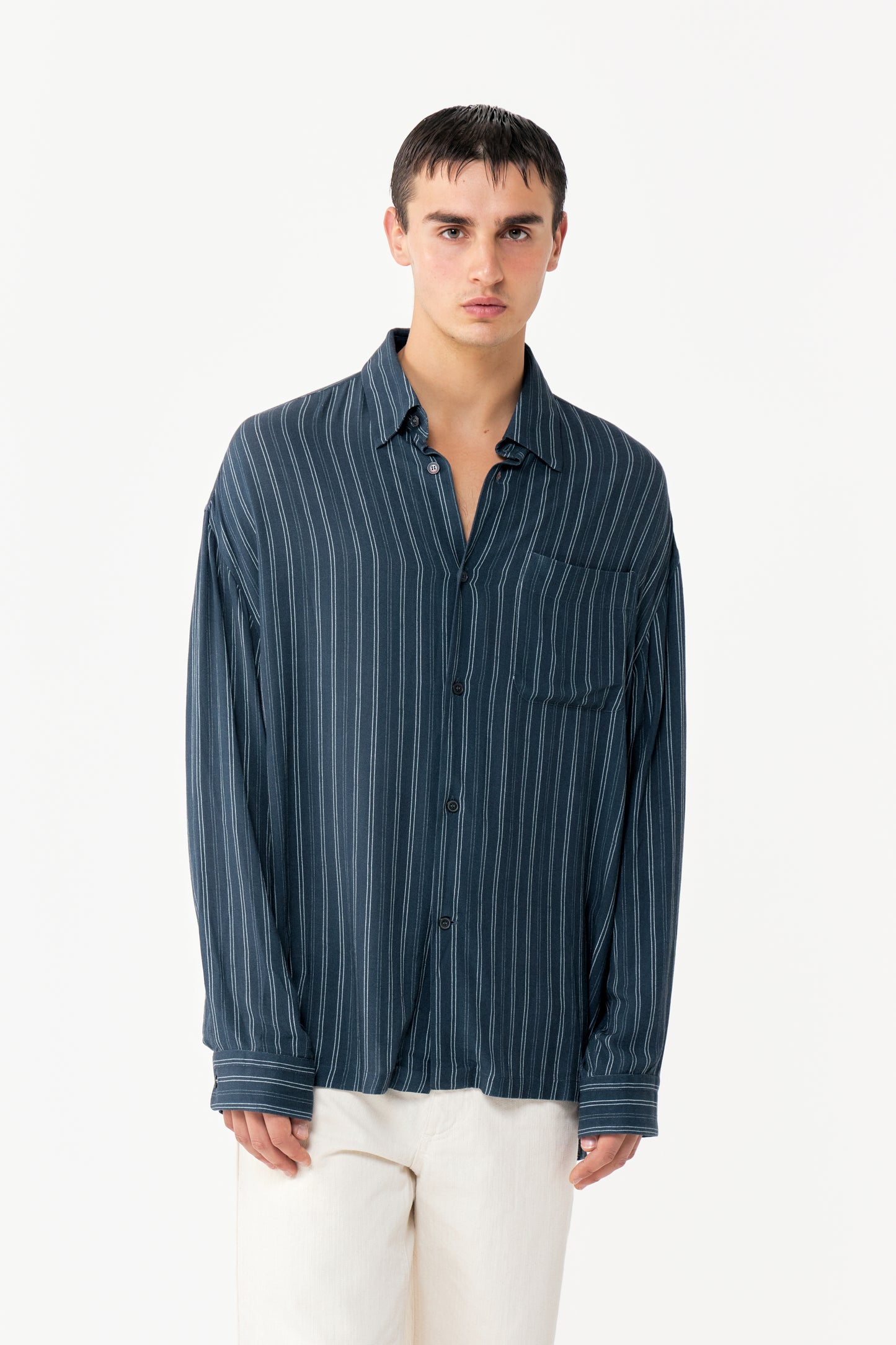 SLIT SHIRT BLUE AND WHITE STRIPES