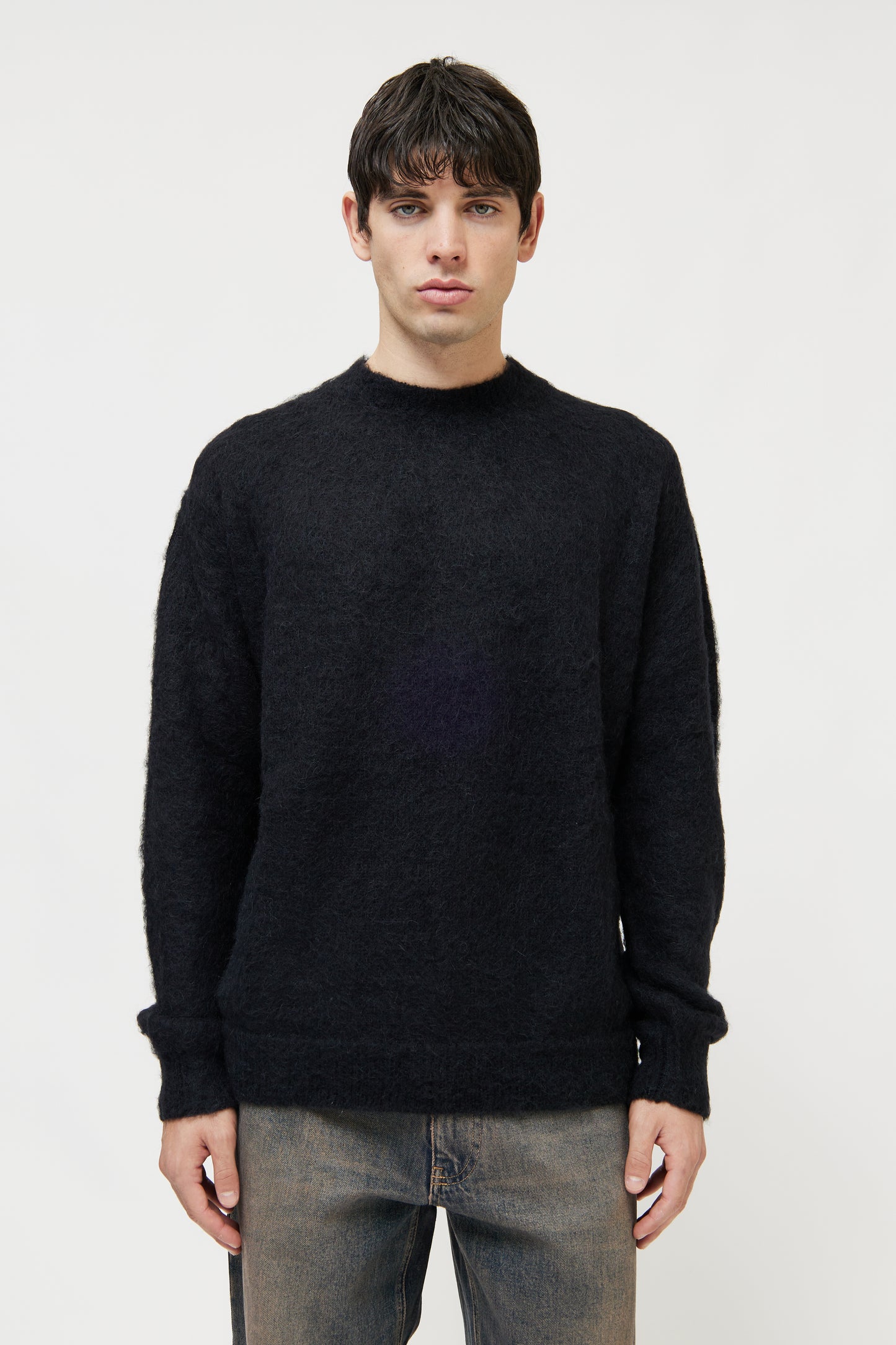 ROUNDNECK BLACK
